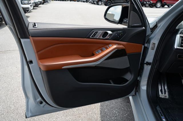2023 BMW X7 M60i