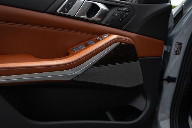 2023 BMW X7 M60i