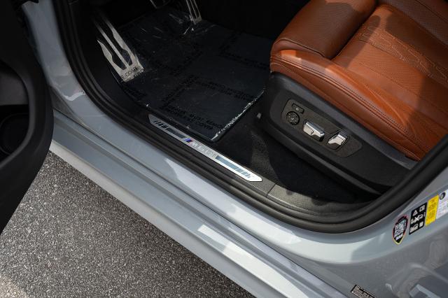 2023 BMW X7 M60i
