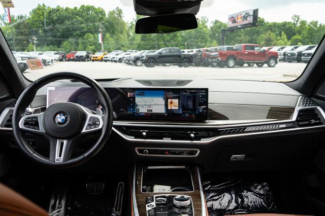 2023 BMW X7 M60i