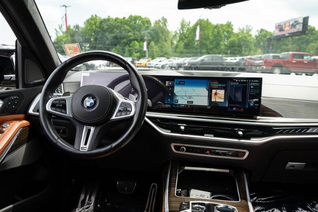 2023 BMW X7 M60i