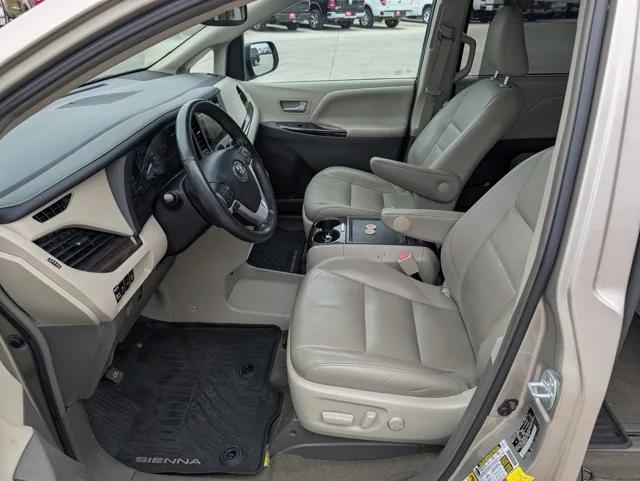 2017 Toyota Sienna XLE 8 Passenger