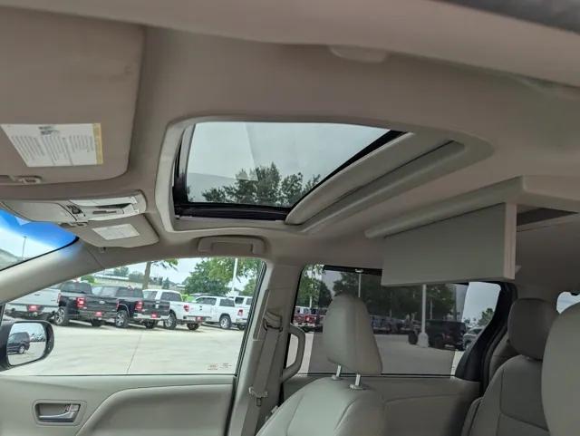 2017 Toyota Sienna XLE 8 Passenger