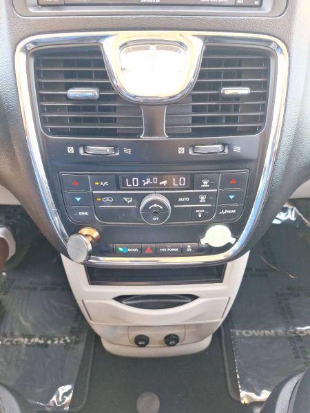 2016 Chrysler Town & Country Touring