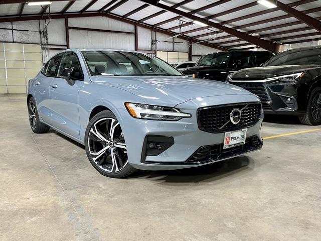2024 Volvo S60 B5 Core Dark Theme