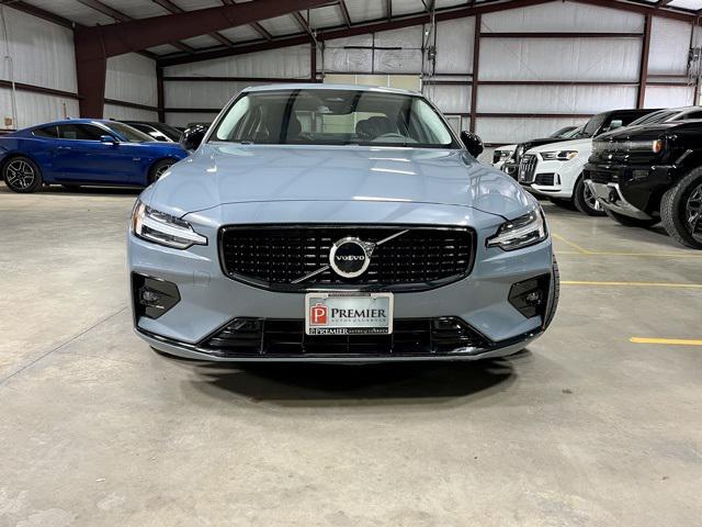 2024 Volvo S60 B5 Core Dark Theme