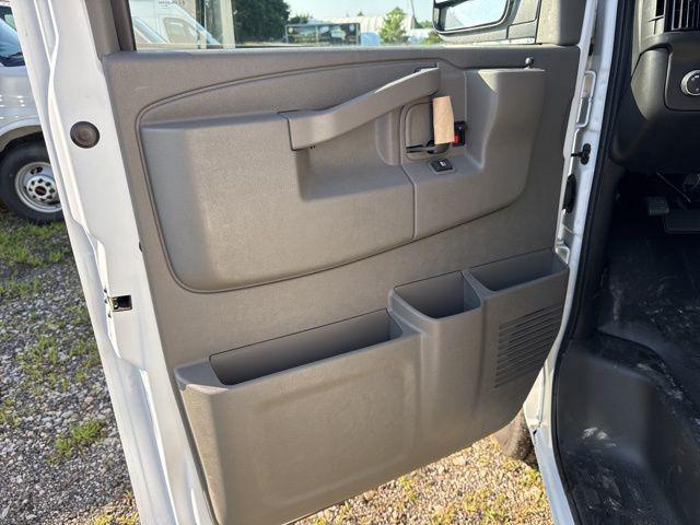 2025 GMC Savana Cargo RWD 3500 Extended Wheelbase Work Van