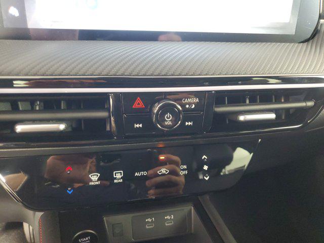 2025 Nissan Kicks SR FWD