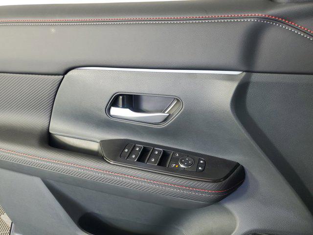 2025 Nissan Kicks SR FWD