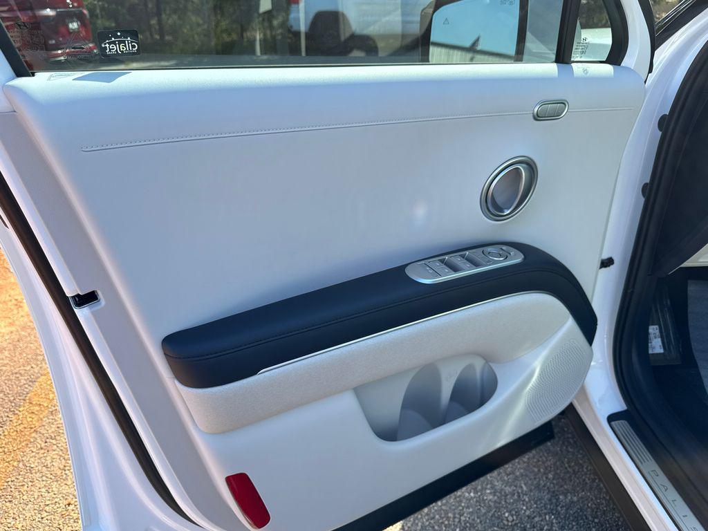 New 2026 White HYUNDAI Calligraphy FWD image 11