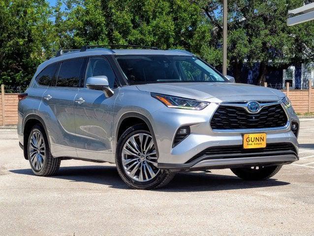 2022 Toyota Highlander Hybrid Platinum 2022 Toyota Highlander Hybrid Platinum