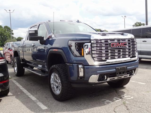 2024 GMC Sierra 2500HD 4WD Crew Cab Standard Bed Denali