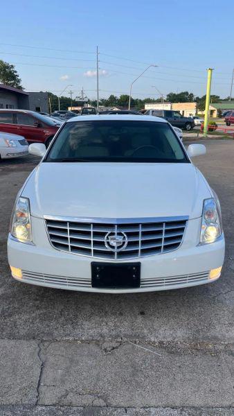 2010 Cadillac DTS Standard