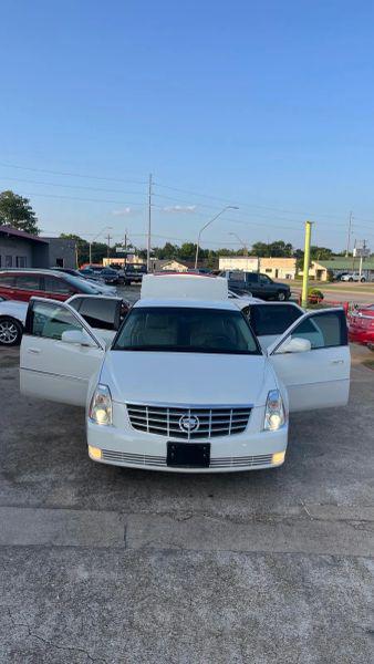 2010 Cadillac DTS Standard