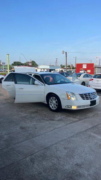 2010 Cadillac DTS Standard