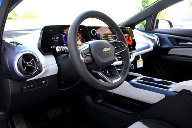 2025 Chevrolet Equinox LT 2