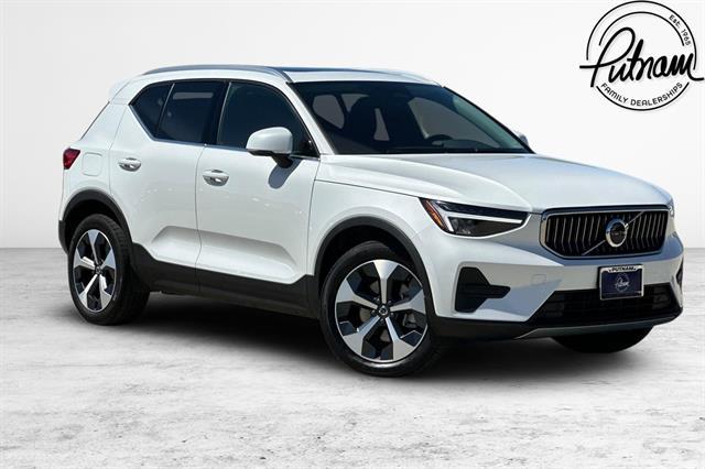 2025 Volvo XC40 B5 Core Bright Theme