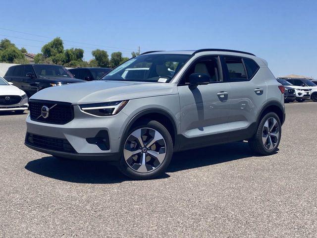 2026 Volvo XC40 Plus, B5 AWD Gas (mild hybrid), Dark