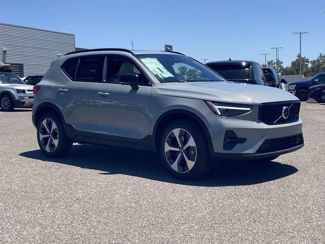 2026 Volvo XC40 Plus, B5 AWD Gas (mild hybrid), Dark