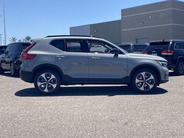 2026 Volvo XC40 Plus, B5 AWD Gas (mild hybrid), Dark
