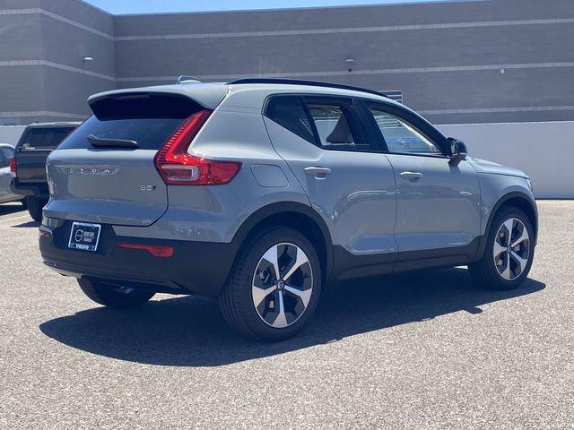 2026 Volvo XC40 Plus, B5 AWD Gas (mild hybrid), Dark