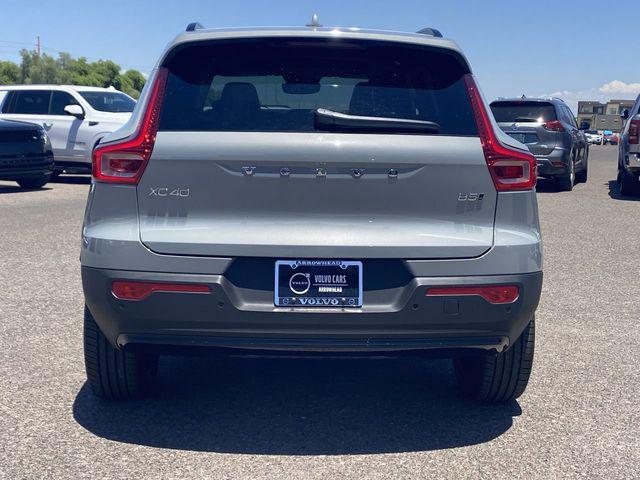 2026 Volvo XC40 Plus, B5 AWD Gas (mild hybrid), Dark