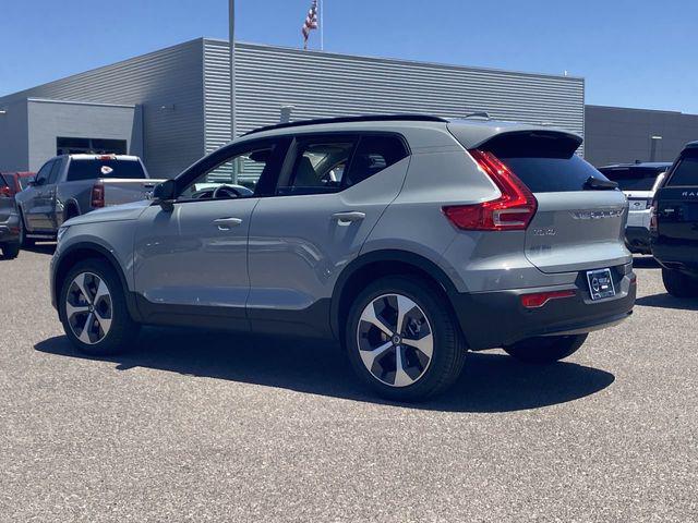 2026 Volvo XC40 Plus, B5 AWD Gas (mild hybrid), Dark