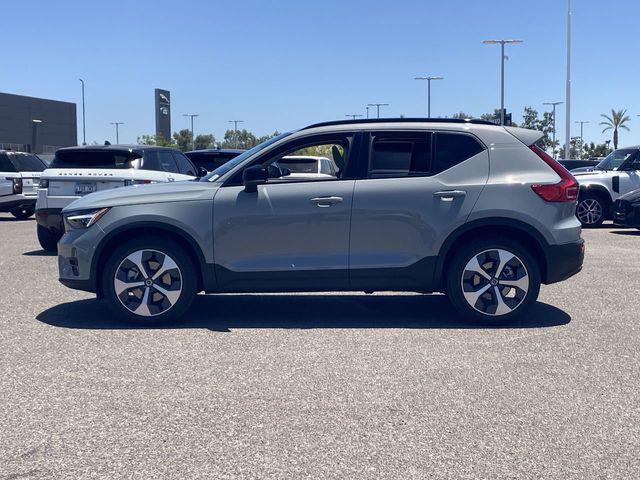 2026 Volvo XC40 Plus, B5 AWD Gas (mild hybrid), Dark