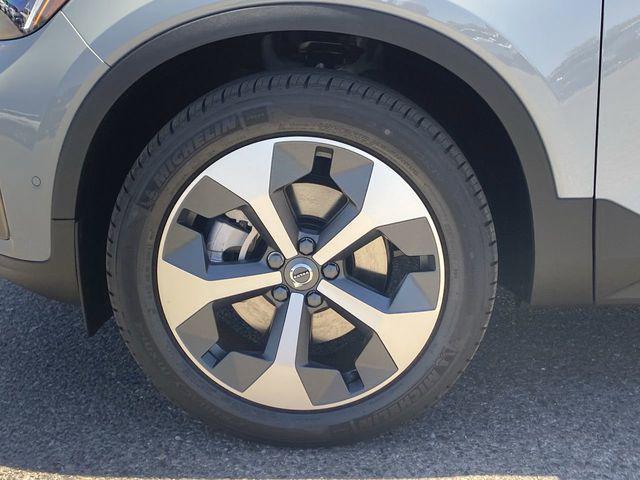 2026 Volvo XC40 Plus, B5 AWD Gas (mild hybrid), Dark
