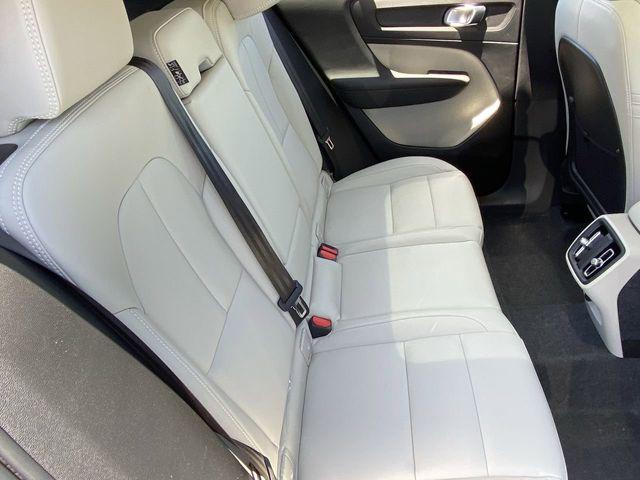 2026 Volvo XC40 Plus, B5 AWD Gas (mild hybrid), Dark