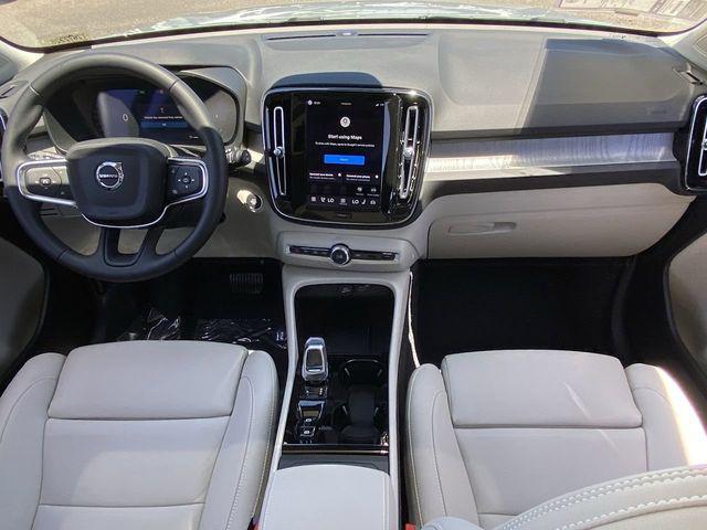 2026 Volvo XC40 Plus, B5 AWD Gas (mild hybrid), Dark