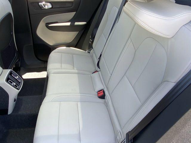 2026 Volvo XC40 Plus, B5 AWD Gas (mild hybrid), Dark