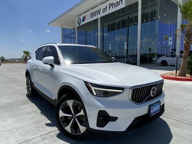 2023 Volvo XC40 B5 Plus Bright Theme