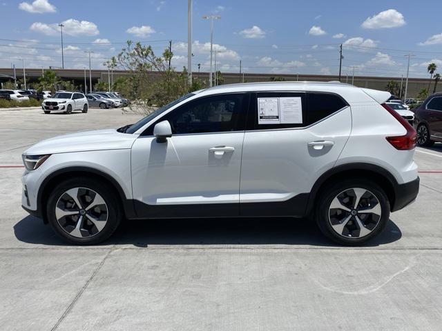 2023 Volvo XC40 B5 Plus Bright Theme