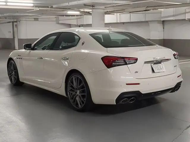 2022 Maserati Ghibli Modena Q4