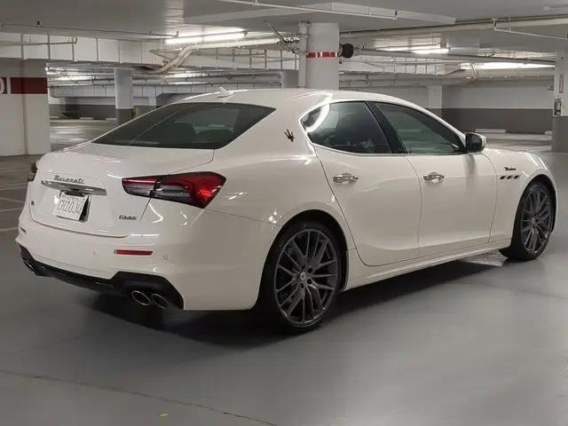 2022 Maserati Ghibli Modena Q4