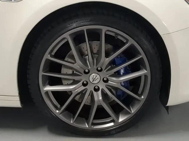 2022 Maserati Ghibli Modena Q4