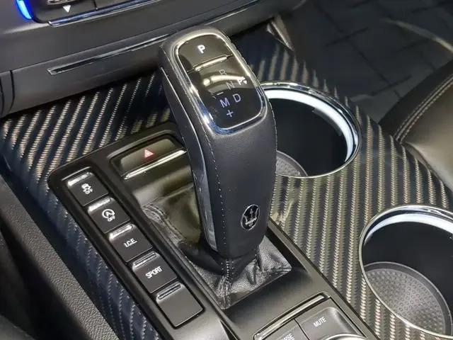 2022 Maserati Ghibli Modena Q4