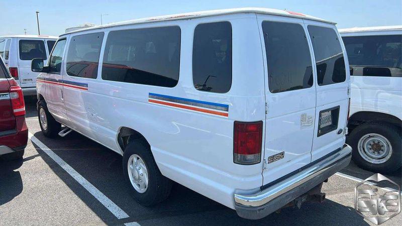 2003 Ford E-350 Super Duty XL