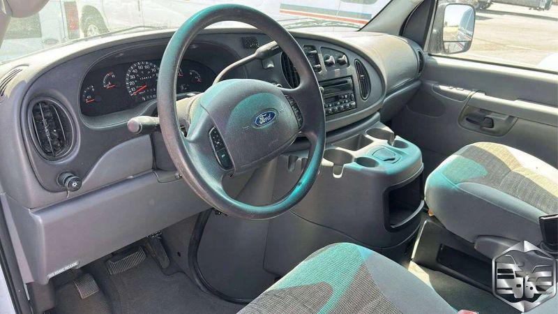 2003 Ford E-350 Super Duty XL