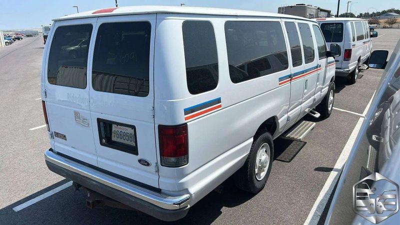 2003 Ford E-350 Super Duty XLT