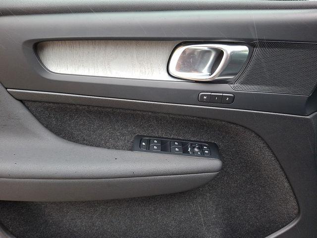2026 Volvo XC40 B5 Core