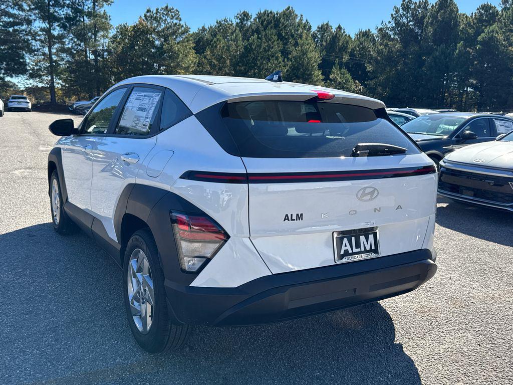 2026 Hyundai Kona SE photo 2