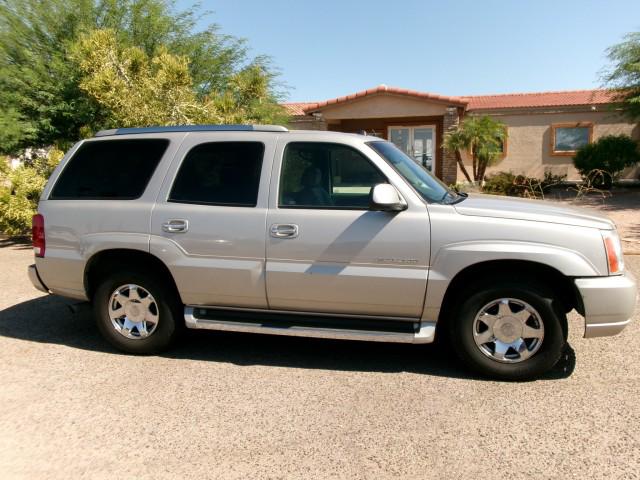 2005 Cadillac Escalade Standard