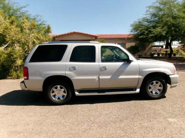 2005 Cadillac Escalade Standard