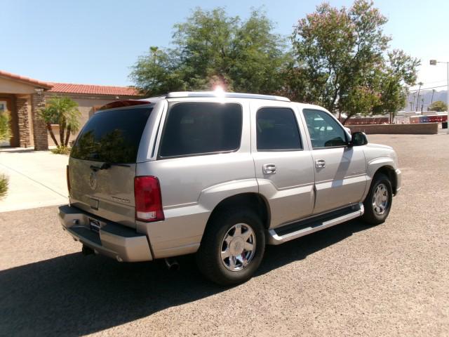 2005 Cadillac Escalade Standard