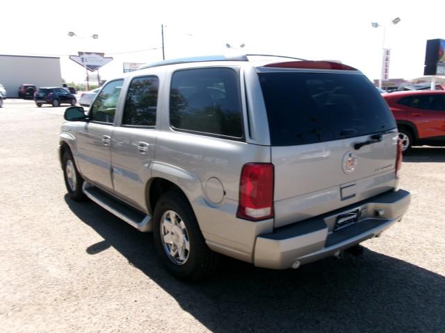 2005 Cadillac Escalade Standard