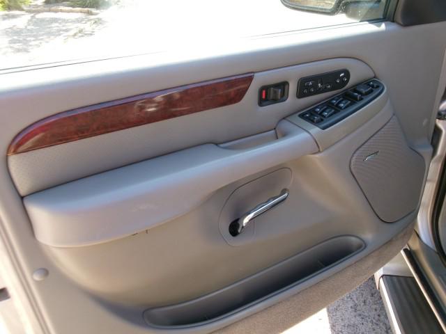 2005 Cadillac Escalade Standard