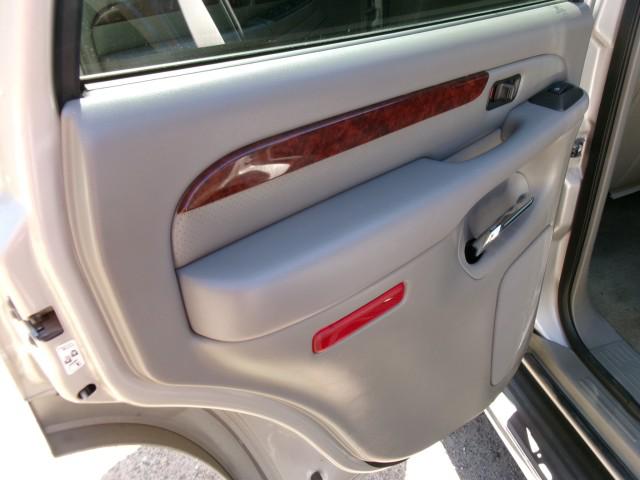 2005 Cadillac Escalade Standard