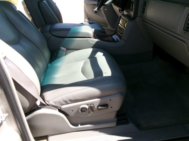 2005 Cadillac Escalade Standard